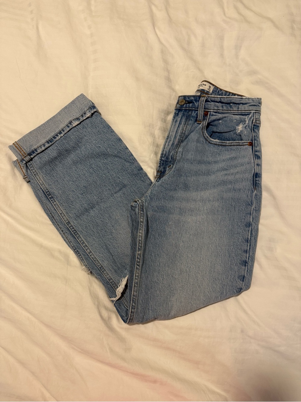 Abercrombie & Fitch Light Wash 90s Relaxed Jean - Curve Love High-Rise